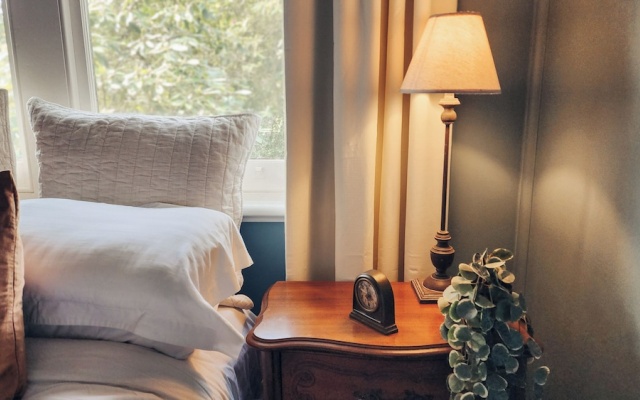 Woolrich Cottage at Woolrich Estate – Guest Rooms – Melbourne