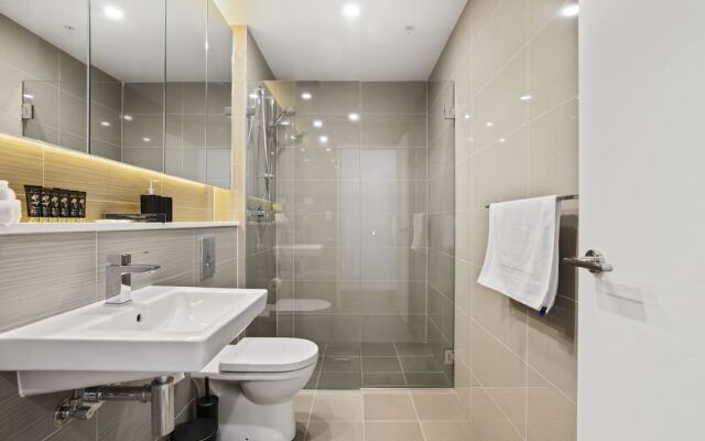 HomeHotel-Waterside Luxury & New Residences