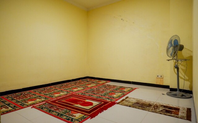 Atomy Hotel by RedDoorz