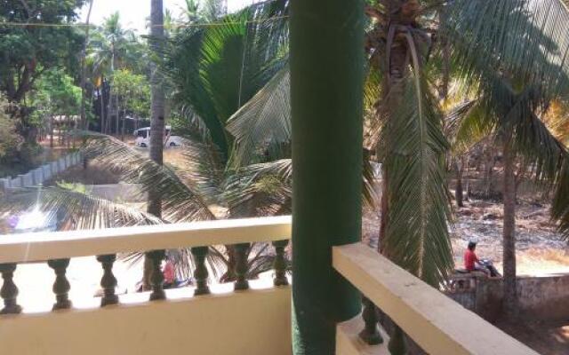 Spacious Studio Apartment near Candolim Beach