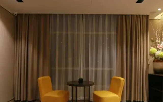 Homeinn Plus Hotel (Weihai Railway Station Hanlefang Pedestrian Street)