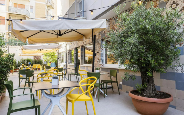 Adesso Hotel