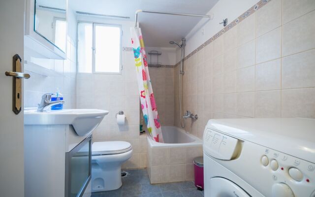 Comfortable Central Athens Flat  by Cloudkeys