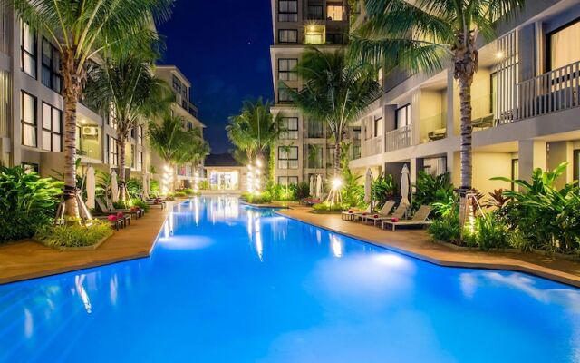 Diamond Condominium 2706