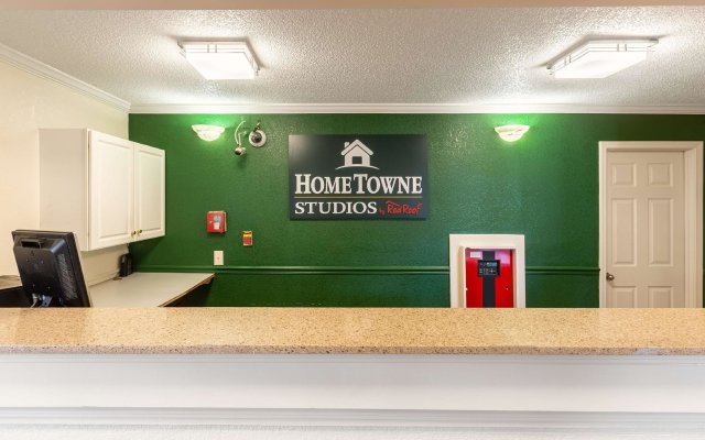 HomeTowne Studios by Red Roof Atlanta NE - Downtown Norcross