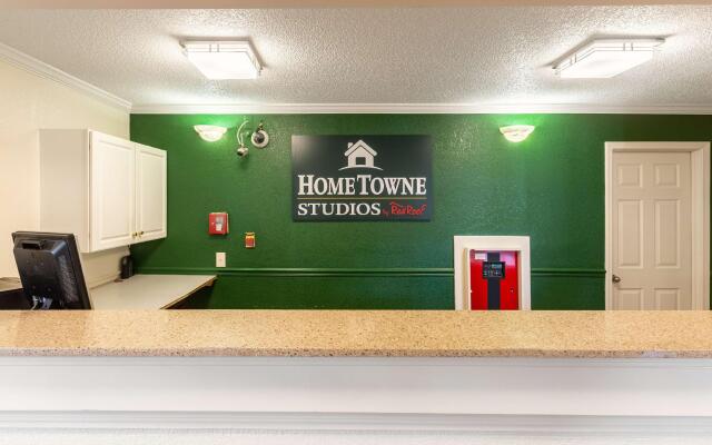 HomeTowne Studios by Red Roof Atlanta NE - Downtown Norcross