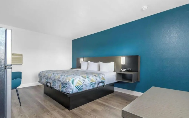 Studio 6 Suites Madera, California - Yosemite