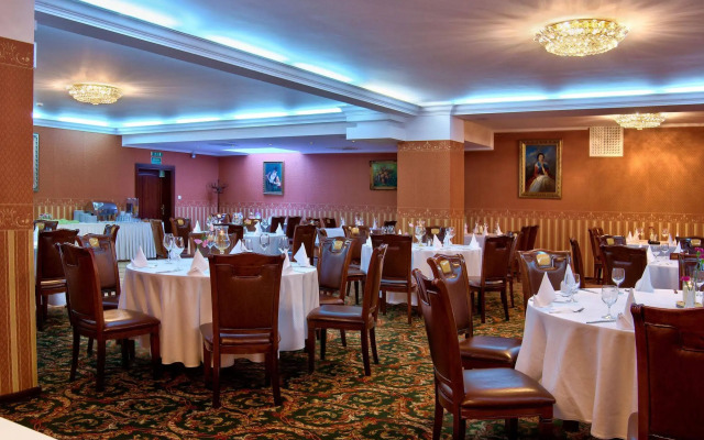 Hotel Dworek Tryumf Dąbrowscy Spółka Jawna
