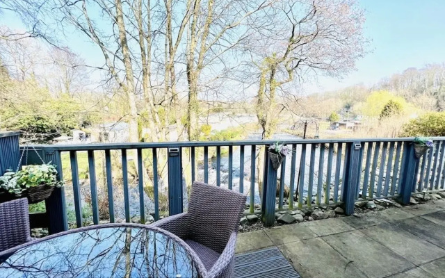 Inviting 2-bed Chalet in Caernarfon