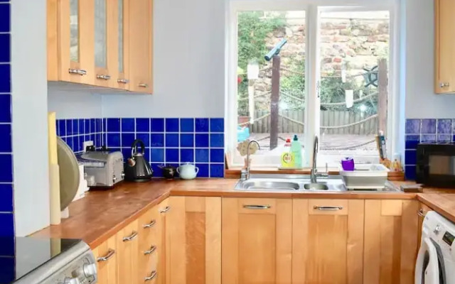 Bright 2 Bedroom House in Central Brighton