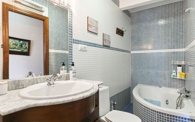 Voguish Holiday Home in Arriate with Terrace
