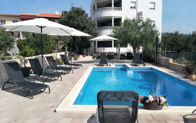 Bozi - With Pool - A5 II kat