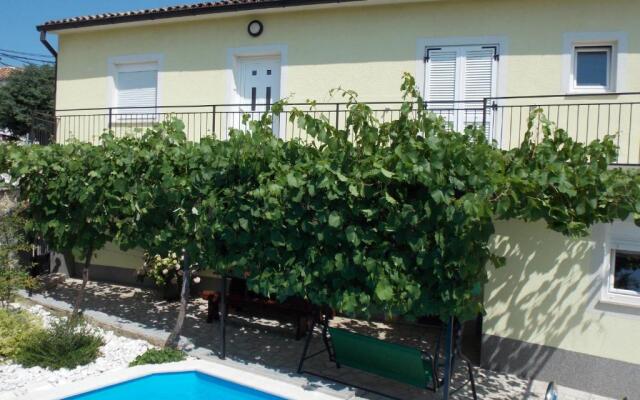 Aurelia Apartment