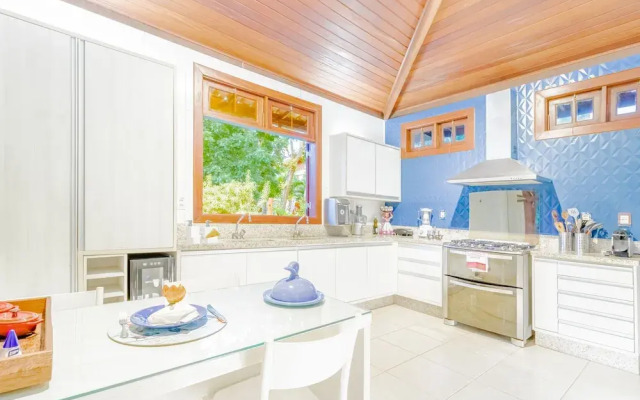 PF41 House 6 Bedrooms 300m from the Sea