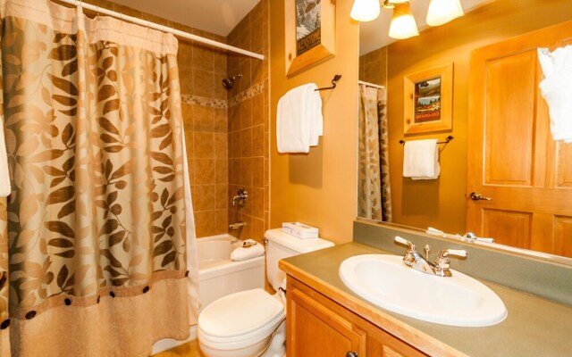Arapahoe Lodge #8102 by Summit County Mountain Retreats