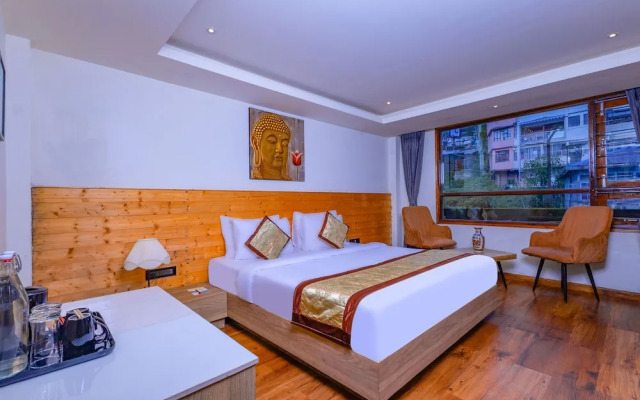 Sumitel Sanderling 500 meters from Mall Road