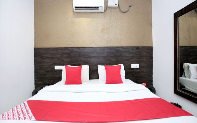 OYO 13431 Hotel Royal Blue