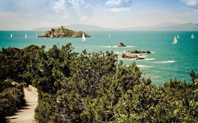 Red Stones Punta Ala