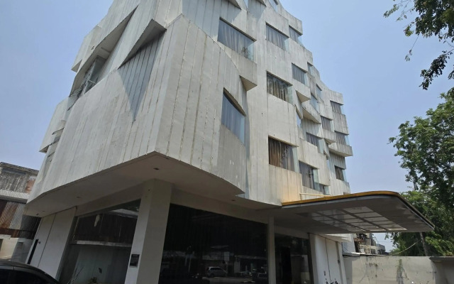 N3 Hotel Zainul Arifin
