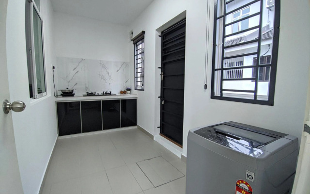 Desaru Comfy Home with Netflix Near Beach, Waterpark & BBQ