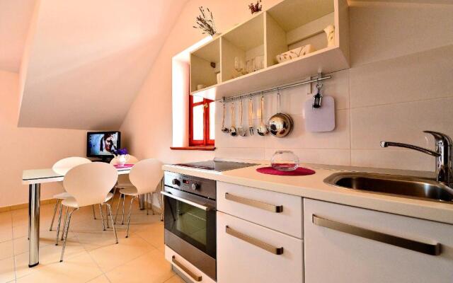 Sunny Bobica Apartments