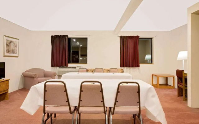 Super 8 Long Prairie