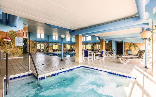 AmericInn & Suites By Wyndham Baraboo Event Center