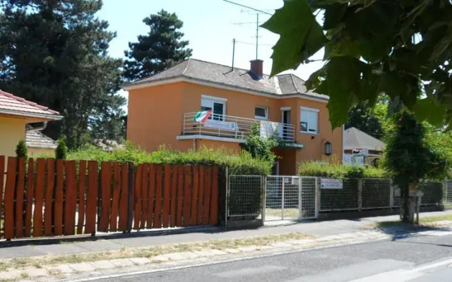 Youth Hostel Villa Benjamin - Siófok