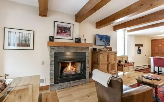 1 Bedroom Antlers Vacation Rental With Incredible Slopeside Views and Just a Short Walk to Gondola and Lionshead Village