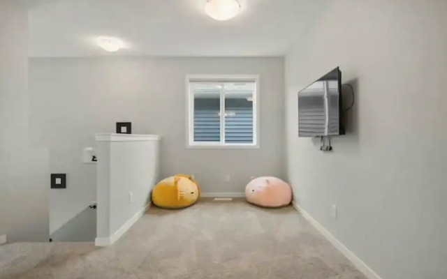 Luxury Modern Home - Livingstone
