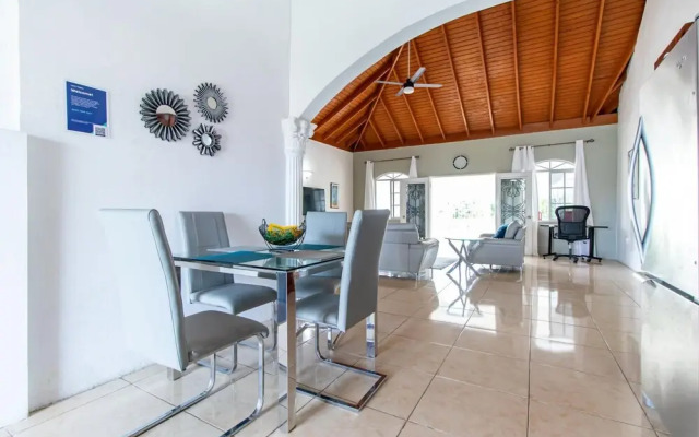 Runaway Bay Gem in Runaway Bay