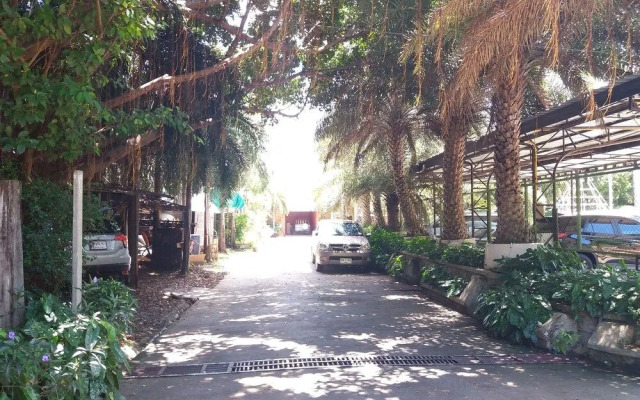 Muaklek Holiday