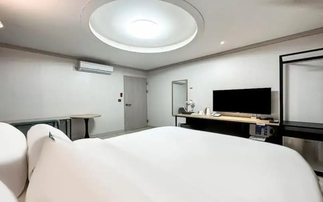Gumi Time Hotel