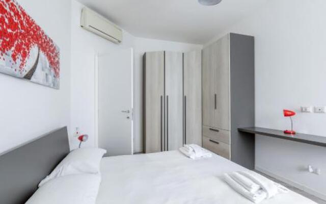 Piazza De Angeli M1 Comfortable Flat with Balcony