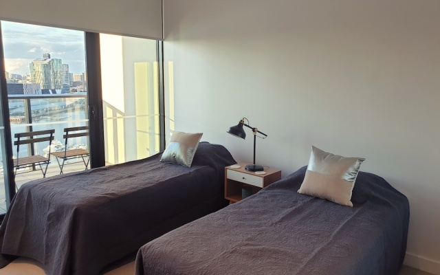 Orange Stay at Collins Wharf – Guest Rooms – Melbourne