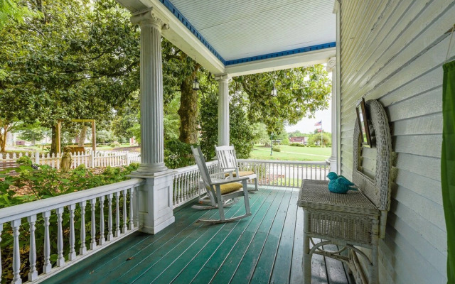The Simmons-Bond Inn