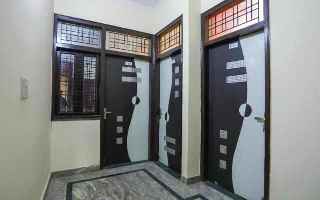 OYO 62680 Royal Galaxy In