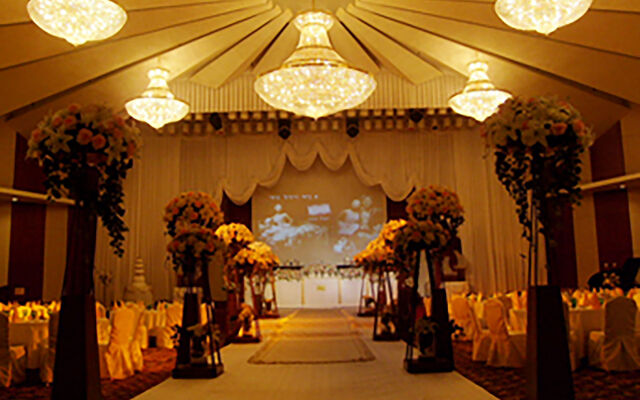 High1 Palace Hotel & CC