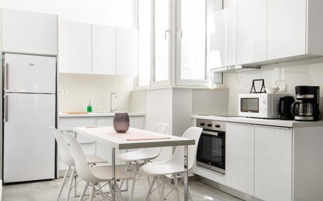 Travellers Hut apartment in Neos Kosmos