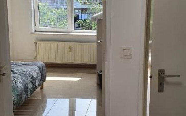 Superb Appartement With 3 Bed Rooms In Antwerpen