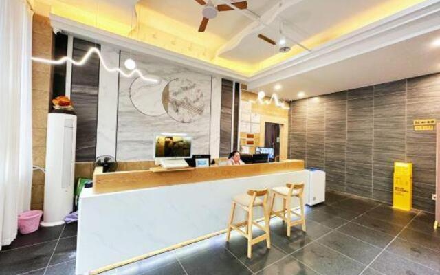 Xinyueju Hotel (Hainan Institute of Business and Technology Provincial Museum)