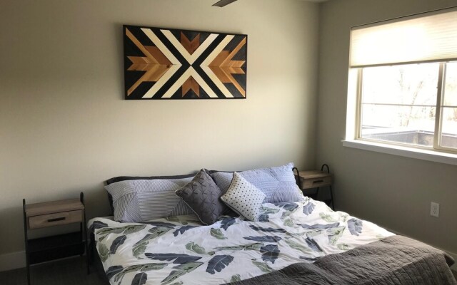 Classy Townhome near Old Town, Breweries, & River!