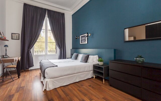 Gaudí in Barcelona with 2 bedrooms and 2 bathrooms