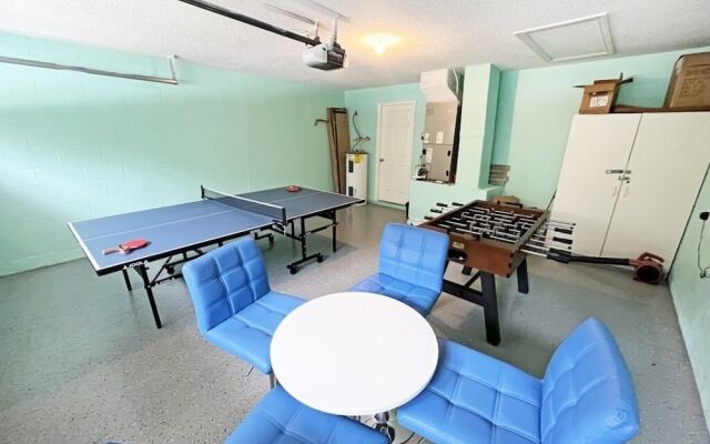 Lakeside Sunset 3 Bedroom by RedAwning