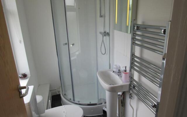 The Cambridge Suites -Tas Accommodations