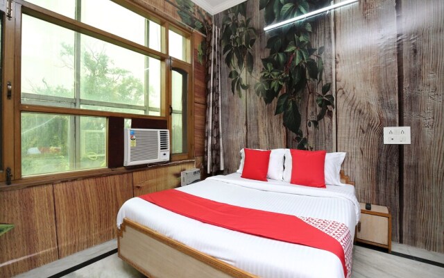 OYO 16736 Hotel Hm Crystal