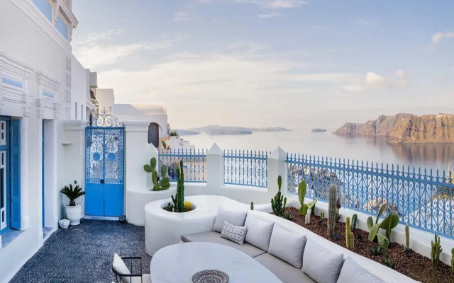 Oia Mansion