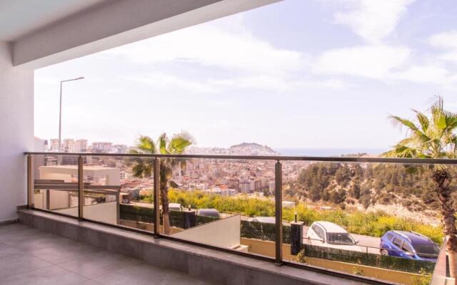 Spacious Flat With Pool in Kusadasi