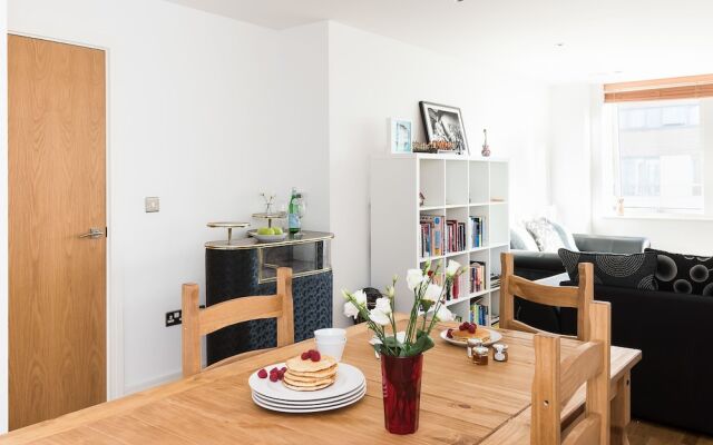 Modern Muscians 2BR Flat in Greenwich