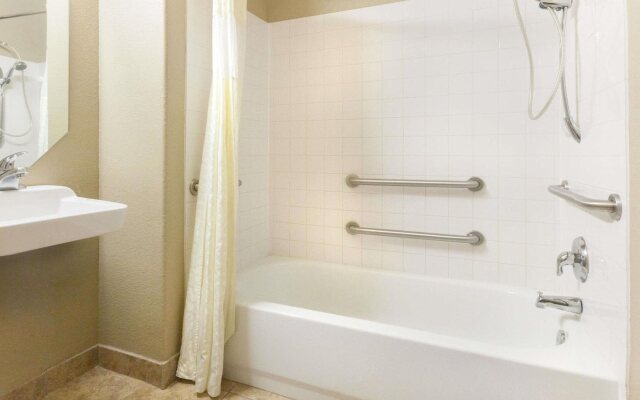 Lone Star Inn & Suites